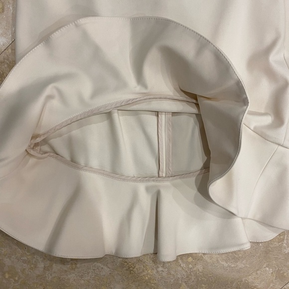 NWT Ivory Zara Pencil skirt with bottom Ruffle - M - Picture 4 of 8
